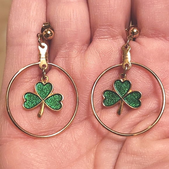 Creative Irish Gifts Shamrock Earrings & Irish For A Day Button - Picture 2 of 5